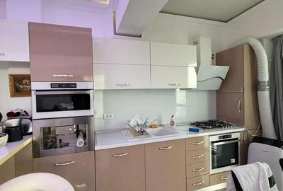 Apartament cu 3 camere decomandat în Mamaia