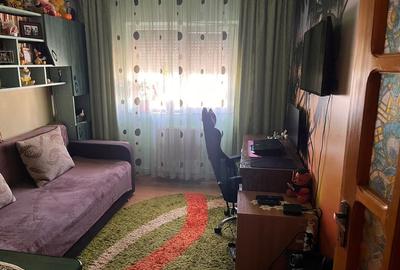 Apartament cu 3 camere decomandat în Broșteni - 2