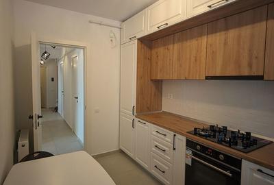 Apartament cu 3 camere decomandat în Tractorul - 2