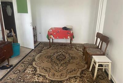 Apartament 3 camere , zona Gara, et 2/4 , centrala termica individuala , pret fi - 6