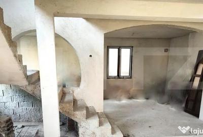 Casă cu 6 camere cu Teren 505 Mp în Cetate - 2