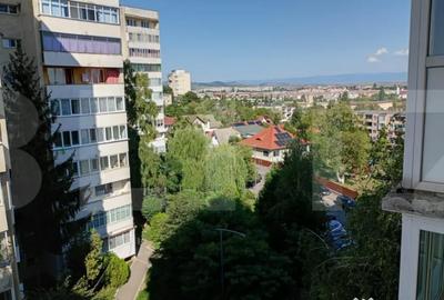 Apartament cu 3 camere decomandat în Simeria