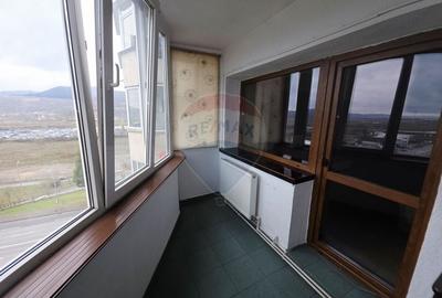 Apartament cu 2 camere de vanzare in zona 1 Mai - 18