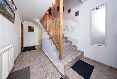 Casa si Spatiu comercial, centru in Sacele! - 14