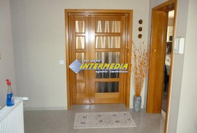 Casă individuală cu 6 camere cu Canalizare în Cetate - 11