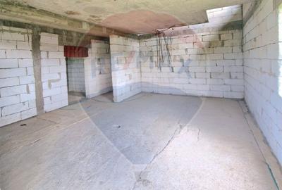 Casă cu 6 camere cu Teren 1476 Mp în Strugari - 10