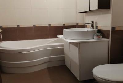 Apartament cu 3 camere decomandat în 1 Mai - 9