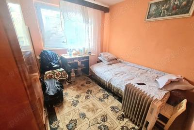 Apartament cu 3 camere semidecomandat în Viziru 1