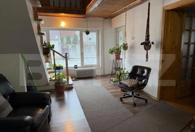 Casă cu 5 camere cu Teren 21111 Mp în Central