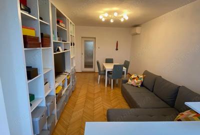 Decomandat. Cu centrala proprie. Etaj intermediar - 3