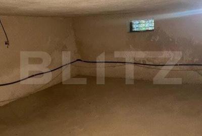 Casă cu 4 camere cu Teren 2200 Mp în Central - 1