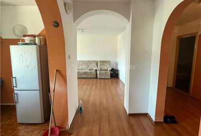 Apartament cu 3 camere decomandat în Bocșa - 4