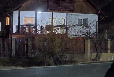 Casă cu 4 camere cu Teren 2500 Mp în Slătioara - 2