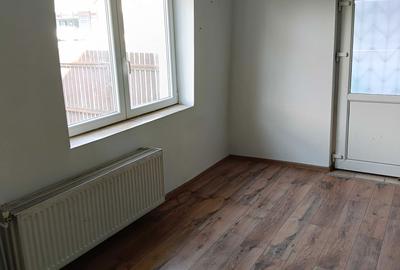 Casă cu 4 camere cu Teren 300 Mp în Dosu Bricii