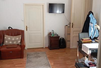 Vand casa la curte central - 3