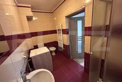 Apartament cu 4 camere semidecomandat, mobilat în Central