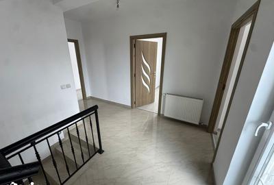 Casă cu Teren 400 Mp în Central - 17