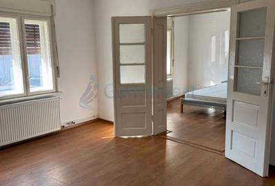 Casă individuală cu 4 camere cu Teren 300 Mp în Central - 1