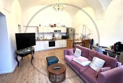 Apartament cu 2 camere semidecomandat, mobilat în Central