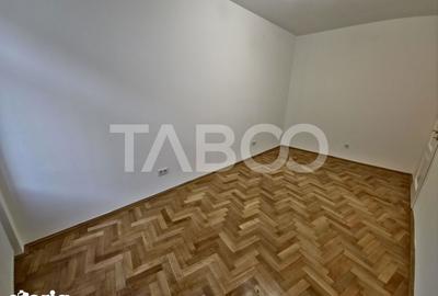 Spațiu comercial, de 122 mp, în Central - 4