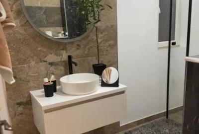 Apartament cu 4 camere decomandat, mobilat în Central
