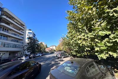 Apartament 3 camere vedere fata si spate.Bloc 1980,Renovat