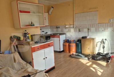 Casa cu 3 camere, zona 7 Noiembrie - 9