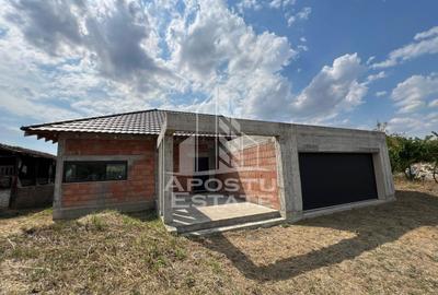 Casa individuala cu 4 camere si teren de 670 mp, Parta,  comision 0 - 14