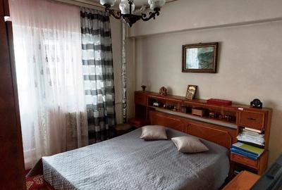 Apartament trei camere decomandat Calea Bucuresti
