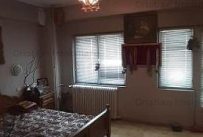 Casă cu 7 camere cu Canalizare în Central - 2