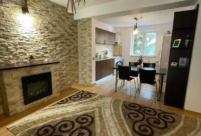 Casă cu 4 camere cu Canalizare în Central - 1