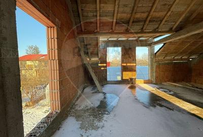 Casă cu 4 camere cu Teren 250 Mp în Central - 16