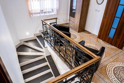 De Vanzare Apartament in casa Central - 8