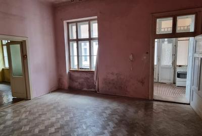 Casă cu 4 camere în Central - 2