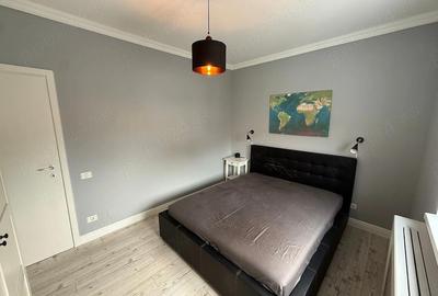 Apartament cu 3 camere semidecomandat în Central - 1