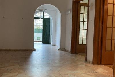 Casă individuală cu 8 camere în Floreasca