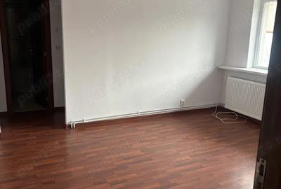 Apartament cu 3 camere decomandat în Central - 1