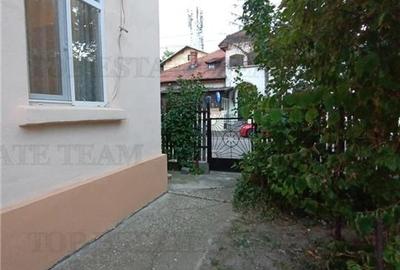Vila cu aspect de conac in centrul Ploiestiului, ideala pentru locuinta, birou s - 2