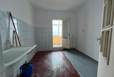 Apartament 2 camere etajul 4 cu POD SPITAL JUDETEAN TL - 12