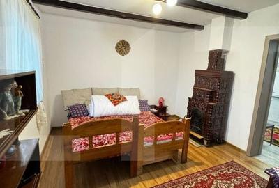 Casă cu 2 camere cu Teren 2930 Mp în Cotu - 1