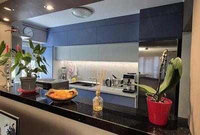Apartament cu 4 camere decomandat în CET - 7