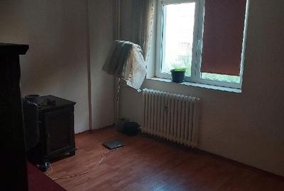 Vand apartament 2 camere in zona Nicolae Grigorescu - piata Salajan.
