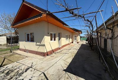 Casă cu 4 camere în Central - 1