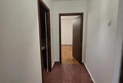 Apartament cu 3 camere semidecomandat în Nord