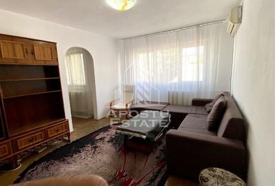 Apartament cu 3 camere semidecomandat în Girocului