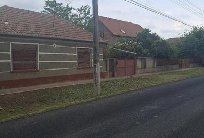 Casă cu 4 camere cu Teren 2200 Mp în Iratoșu - 2