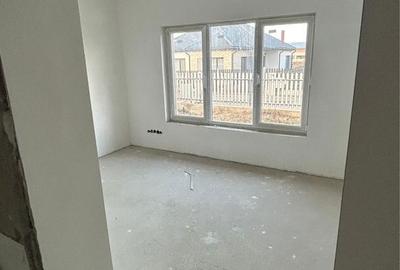 Casă cu 4 camere cu Teren 630 Mp în Jucu