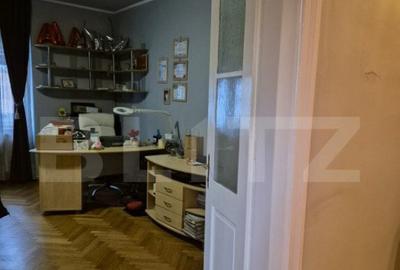 Casa de vanzare, curte comuna cu 1 locatar, 110 mp, zona ult - 1