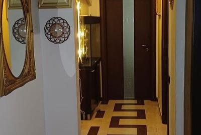 Apartament cu 3 camere decomandat în Est