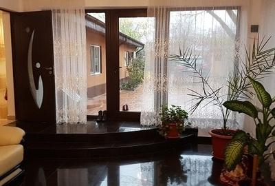 Casă cu 4 camere în Străulești